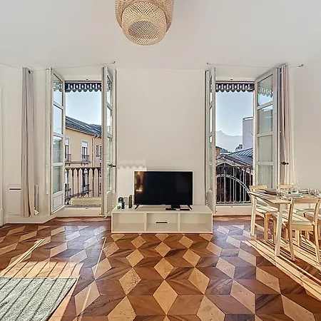 Charm And View Halles Sainte-claire, Hypercentre Apartamento *